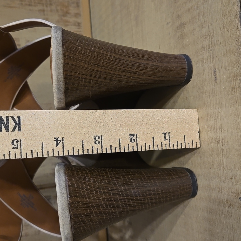 Indigo Rd Tan Wedge Sandals Size 6.5 - Picture 11 of 11